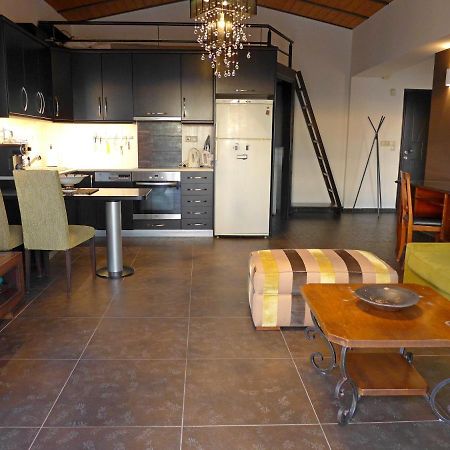 Wide-View & Quiet Apartment Chania Hriszí Aktí Haniá Kültér fotó