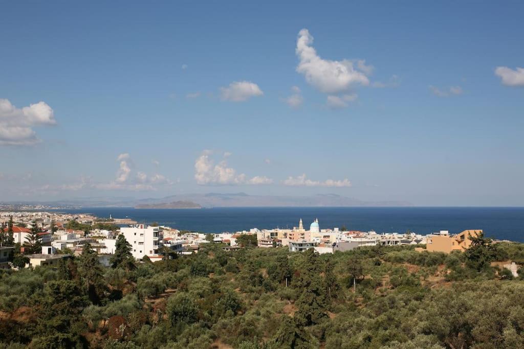 Wide-View & Quiet Apartment Chania Hriszí Aktí Haniá Kültér fotó